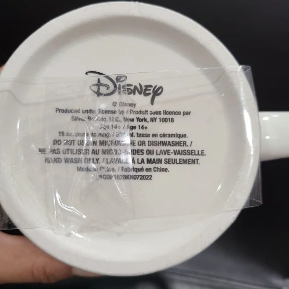 New Disney Princesses Ceramic Mug with Sculpted Crown Lid 18oz - Picture 6 of 6